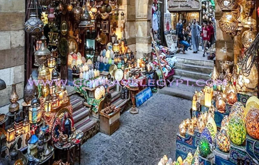 Walking guided Cairo tour at old historical Gates and Muiz Street