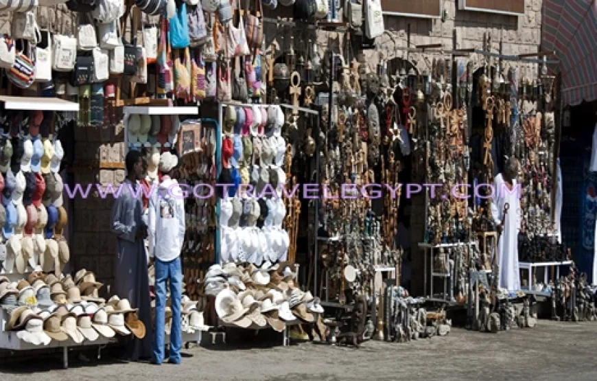 Walking guided Cairo tour at old historical Gates and Muiz Street