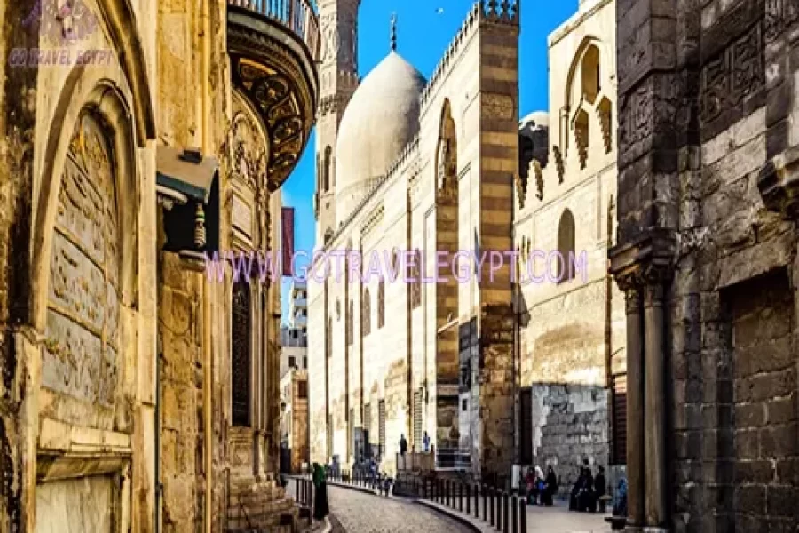 Walking guided Cairo tour at old historical Gates and Muiz Street